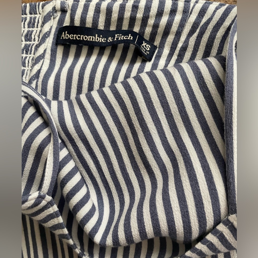 🛍️ Cute A&F Romper 🛍️ - Picture 6 of 6